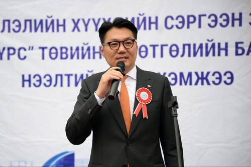 Нийслэл жилд 3500 хүүхдэд үйлчлэх иж бүрэн тоног төхөөрөмжтэй сэргээн засах төвтэй боллоо